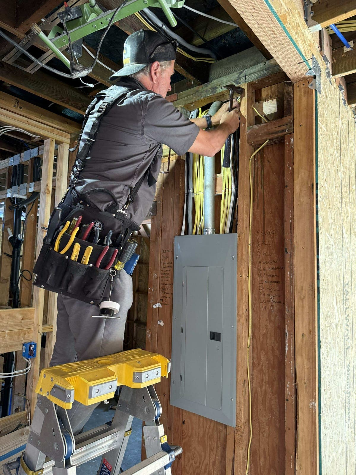 MIZO Electric performing professional electrical work